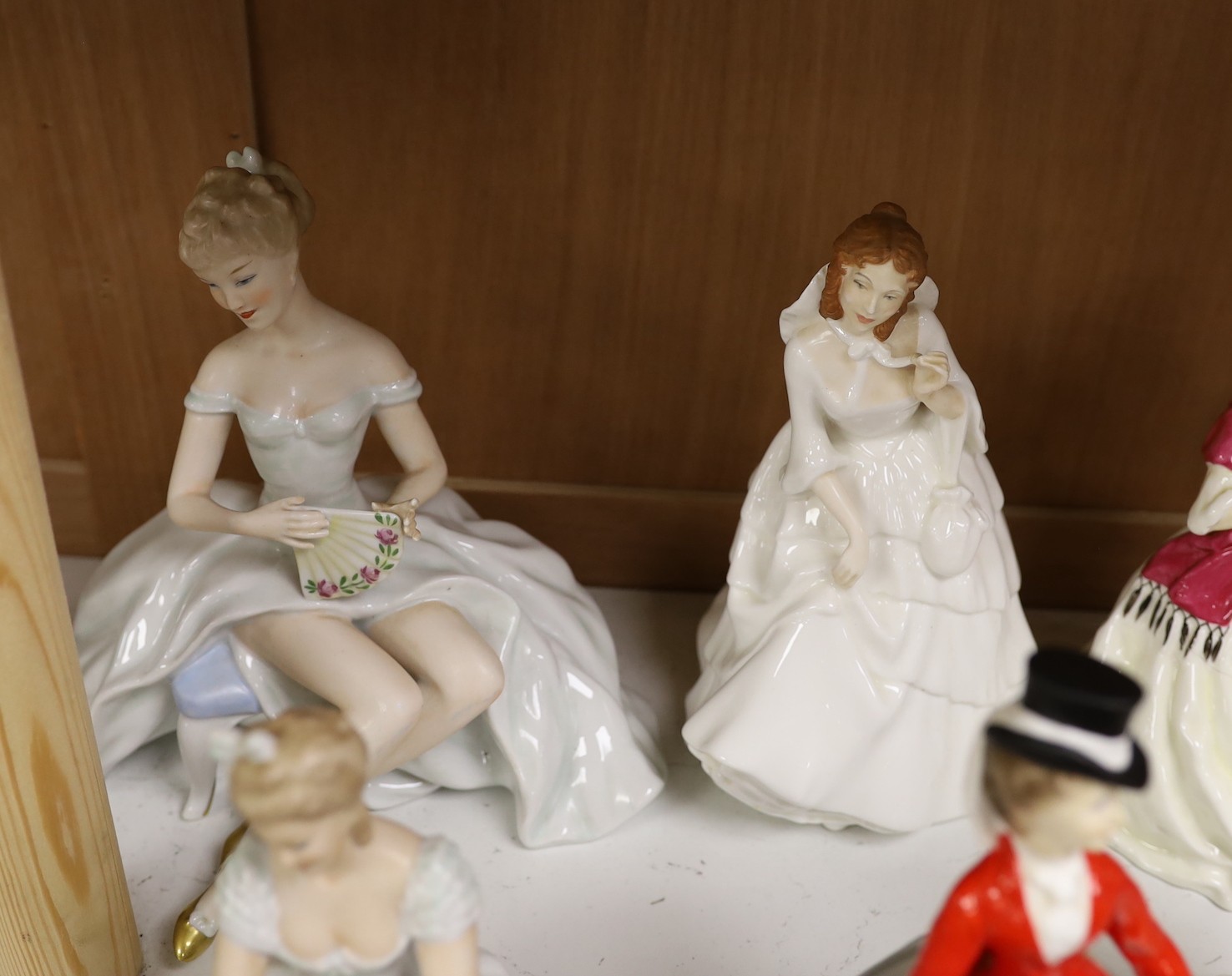 A collection of mostly Royal Doulton and Worcester figurines (22)